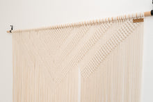 Load image into Gallery viewer, Focus