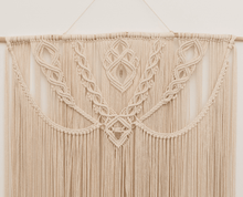 Load image into Gallery viewer, Energy Macramé - The Queen
