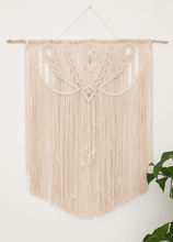 Load image into Gallery viewer, Energy Macramé - The Queen
